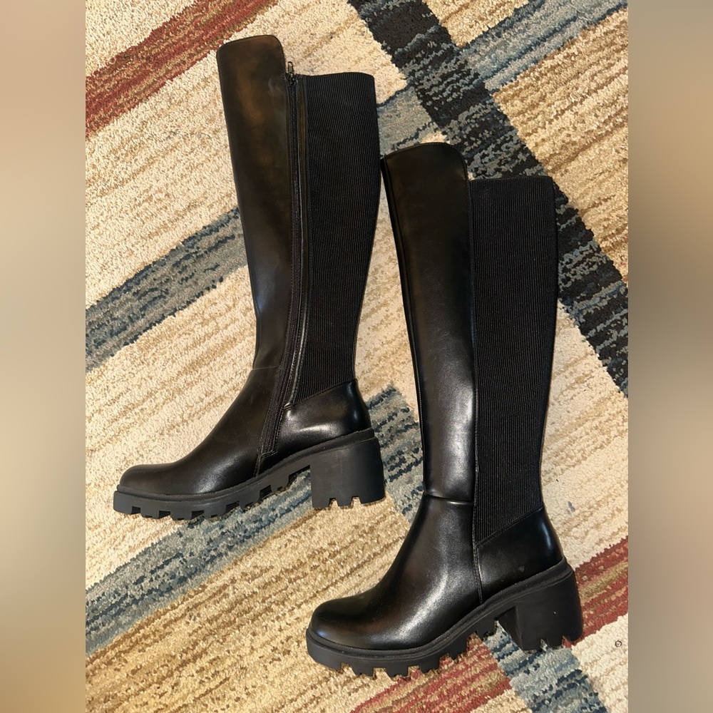 Black Knee-High Boots with Chunky Heel - Picture 2 of 9